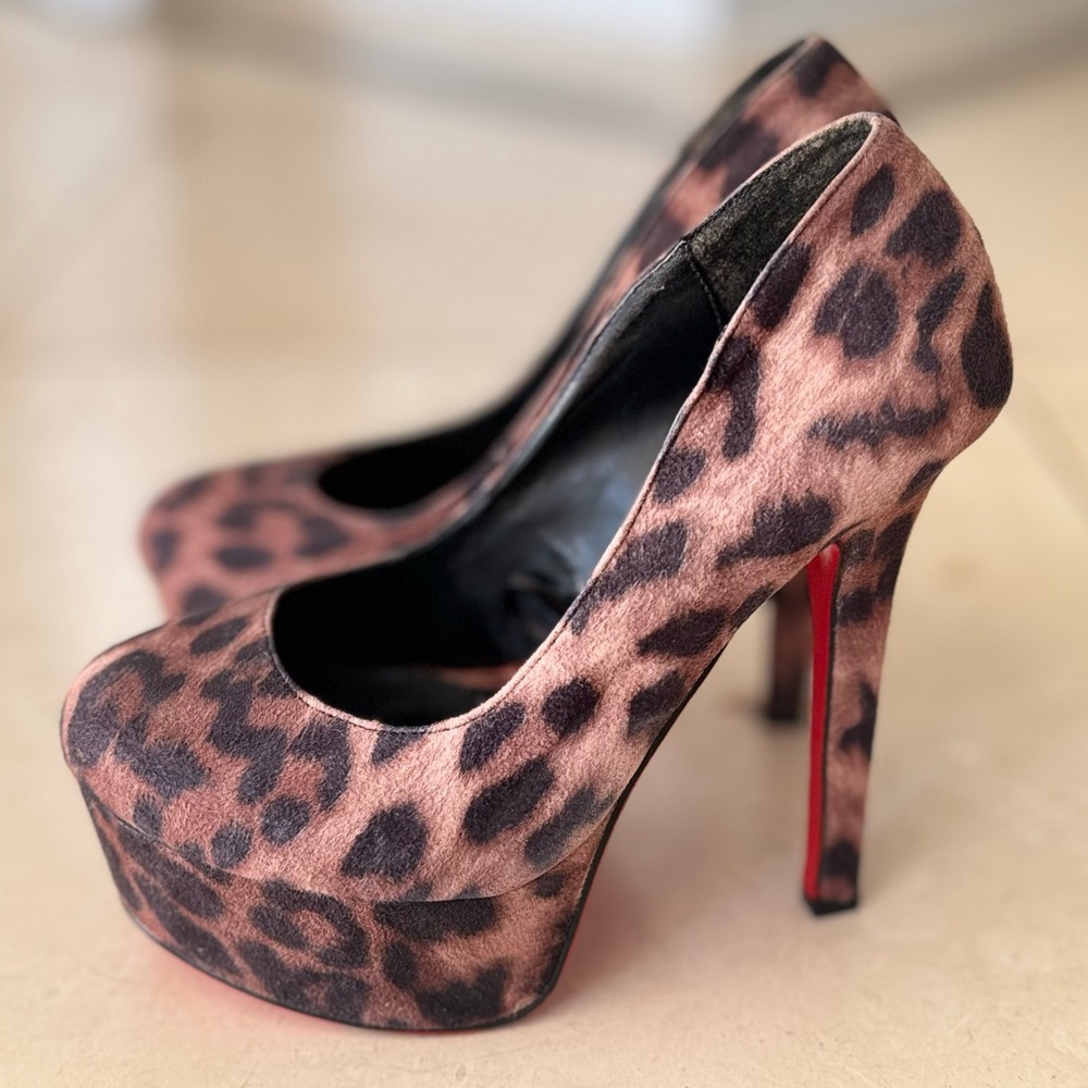 🔥🔥Leopard Print suede Louboutin look platform stilettos size 8🔥🔥